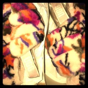 Ugg Slippers (FLUFF YEAH SLIDE MOTLEE)